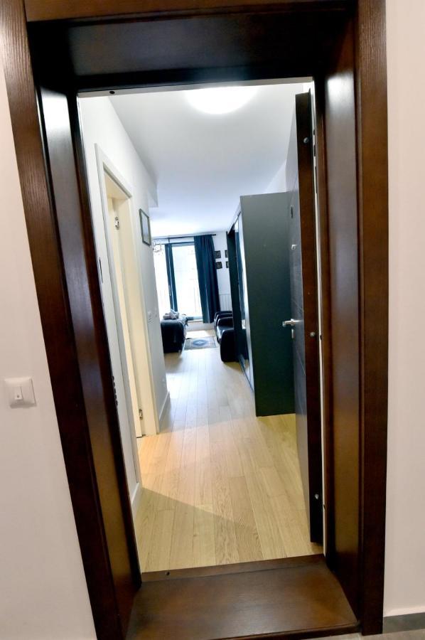 Apartamento Tayson Square Dorcol New Location Free Garage Belgrado Exterior foto